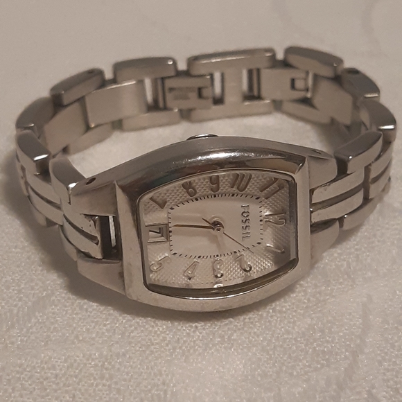 Vintage,  Ladies Fossil Watch, Silver Tone, 6" Long, - Picture 9 of 9